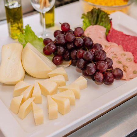 Grand Muthu Forte Do Vale Albufeira Ngoại thất bức ảnh A cheese and sausage platter